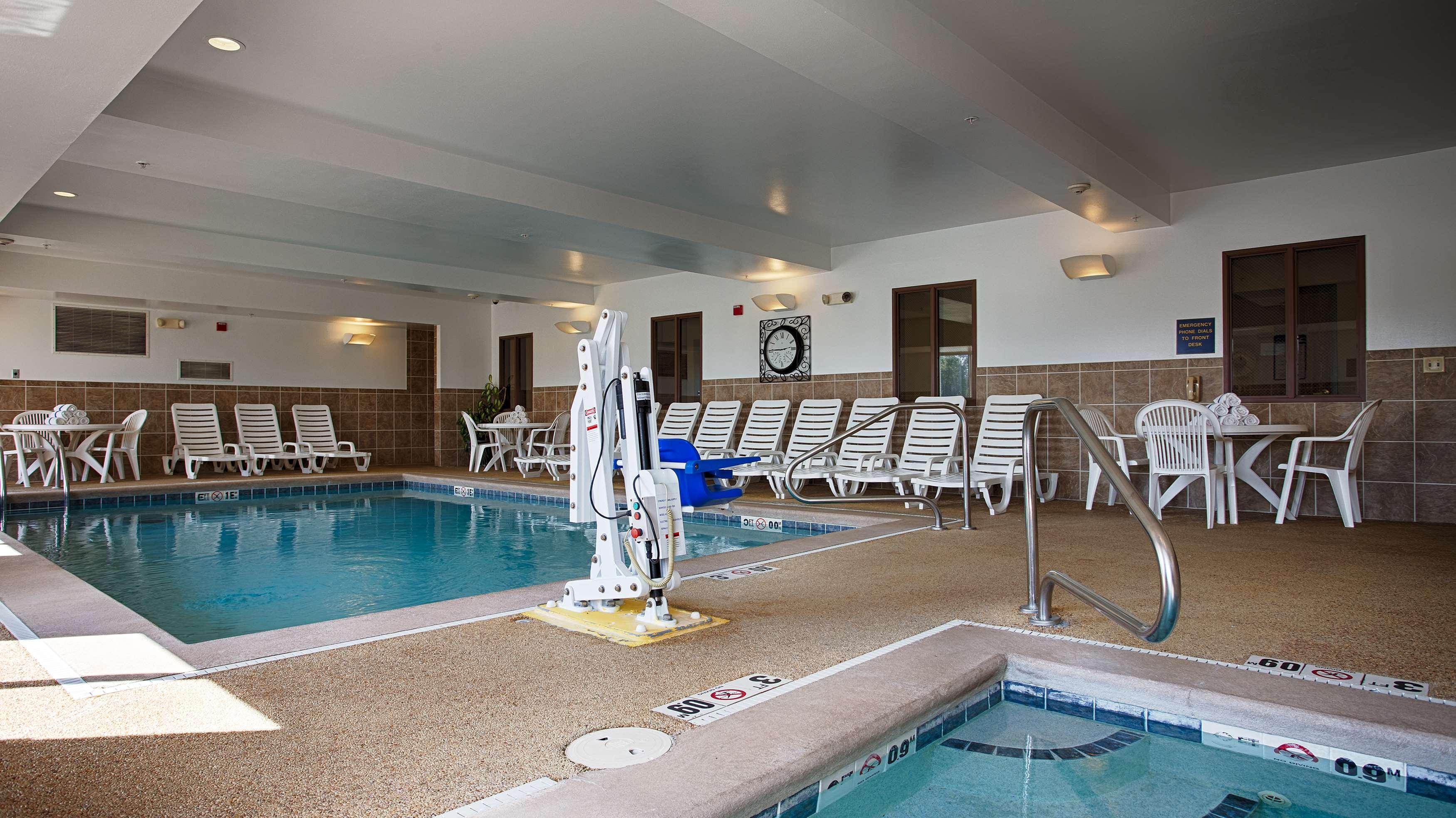 Best Western Penn-Ohio Inn & Suites Hubbard Экстерьер фото